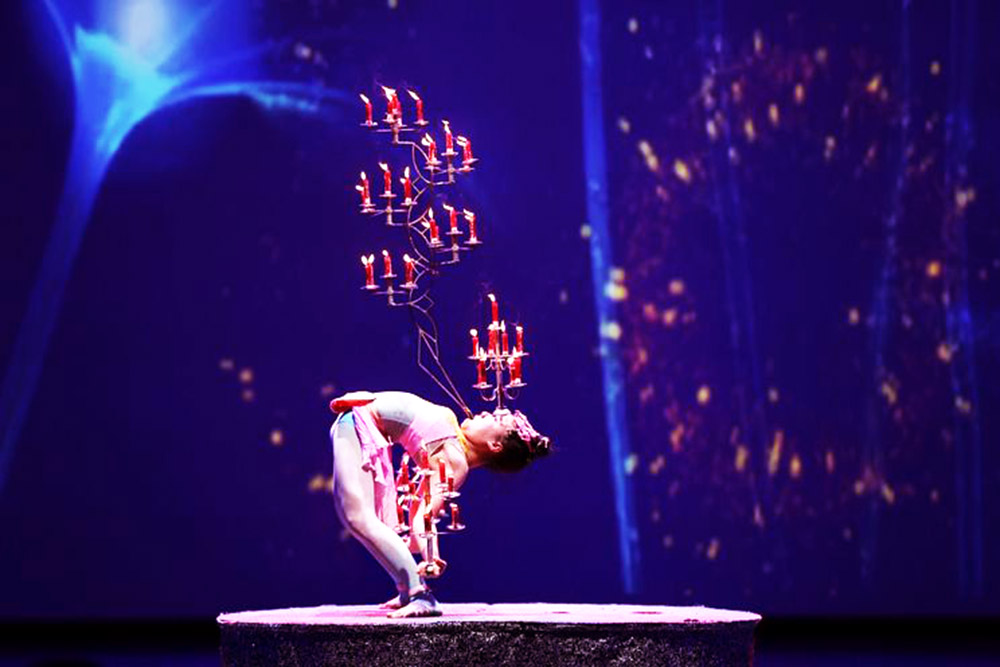 雜技表演節(jié)目《滾燈》